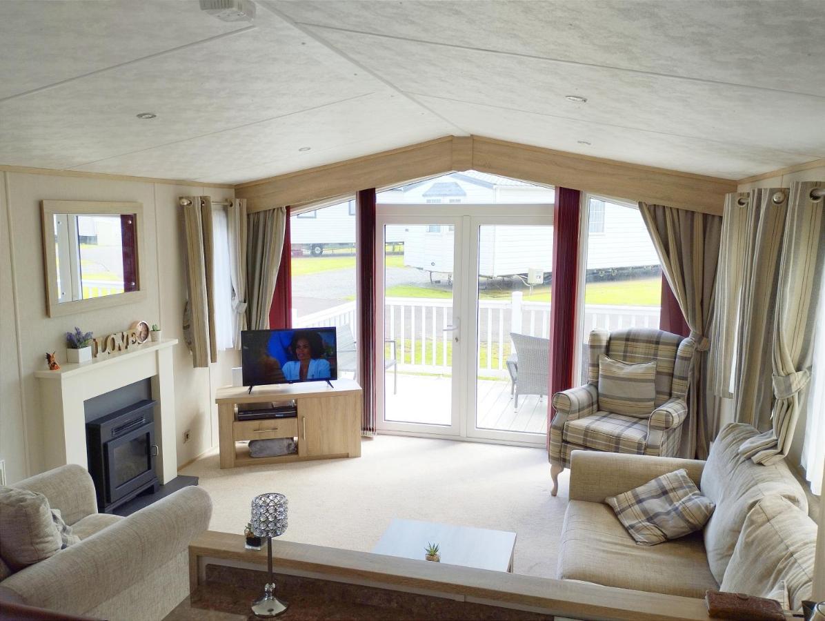 Sand Le Mere Holiday Village Caravan Hire Tunstall  Exterior photo