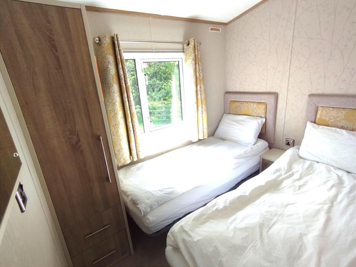 Sand Le Mere Holiday Village Caravan Hire Tunstall  Exterior photo