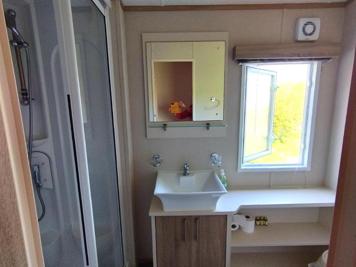 Sand Le Mere Holiday Village Caravan Hire Tunstall  Exterior photo