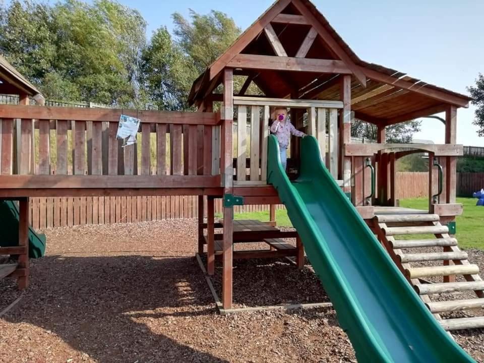 Sand Le Mere Holiday Village Caravan Hire Tunstall  Exterior photo